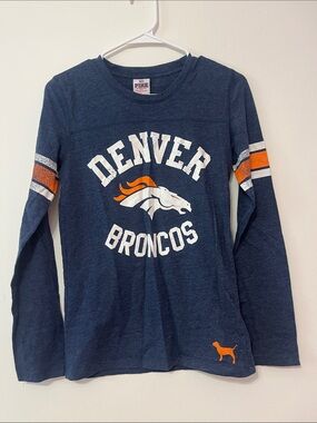 PINK VICTORIA’S SECRET NFL Denver Broncos Navy Long Sleeve Graphic Tee Shirt 👚
